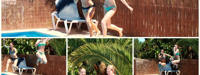 Foto: Stomaträergin im Bikini hat mit Beutel am Bauch Spaß im Pool