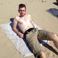 Foto: Stomaträger sonnt sich am Strand